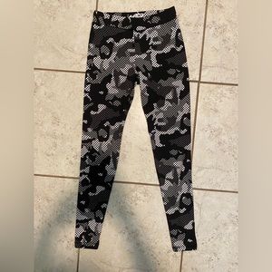 Camo Dotted Black And White Designed Workout Leggings Size Small